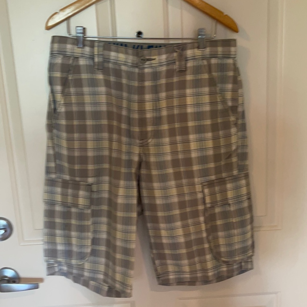 Like-New Calvin Klein Size 32 Plaid Cargo Shorts